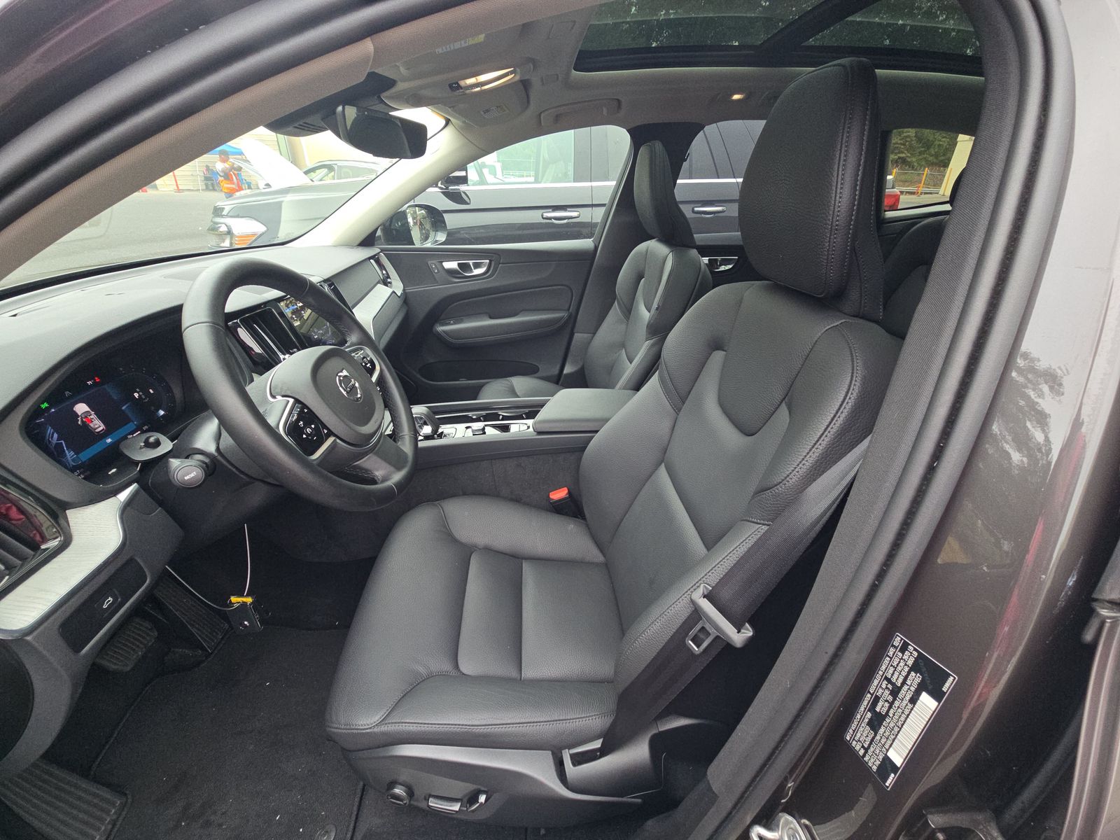 2025 Volvo XC60 B5 Plus AWD