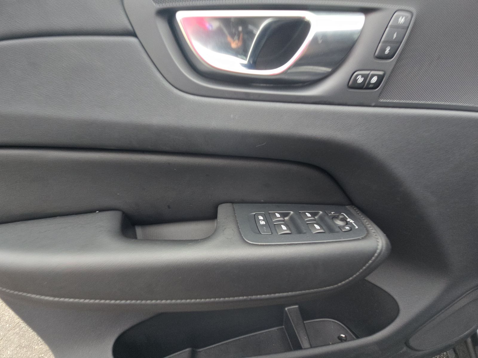 2025 Volvo XC60 B5 Plus AWD