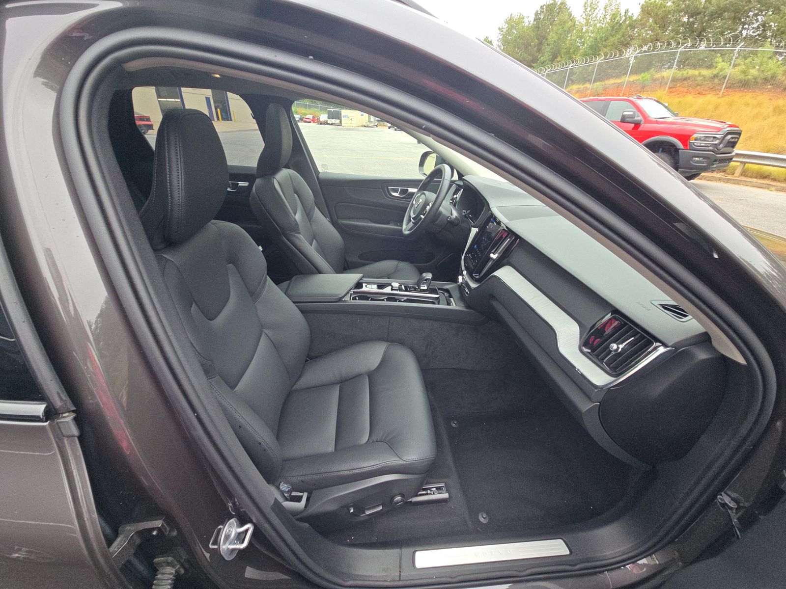 2025 Volvo XC60 B5 Plus AWD