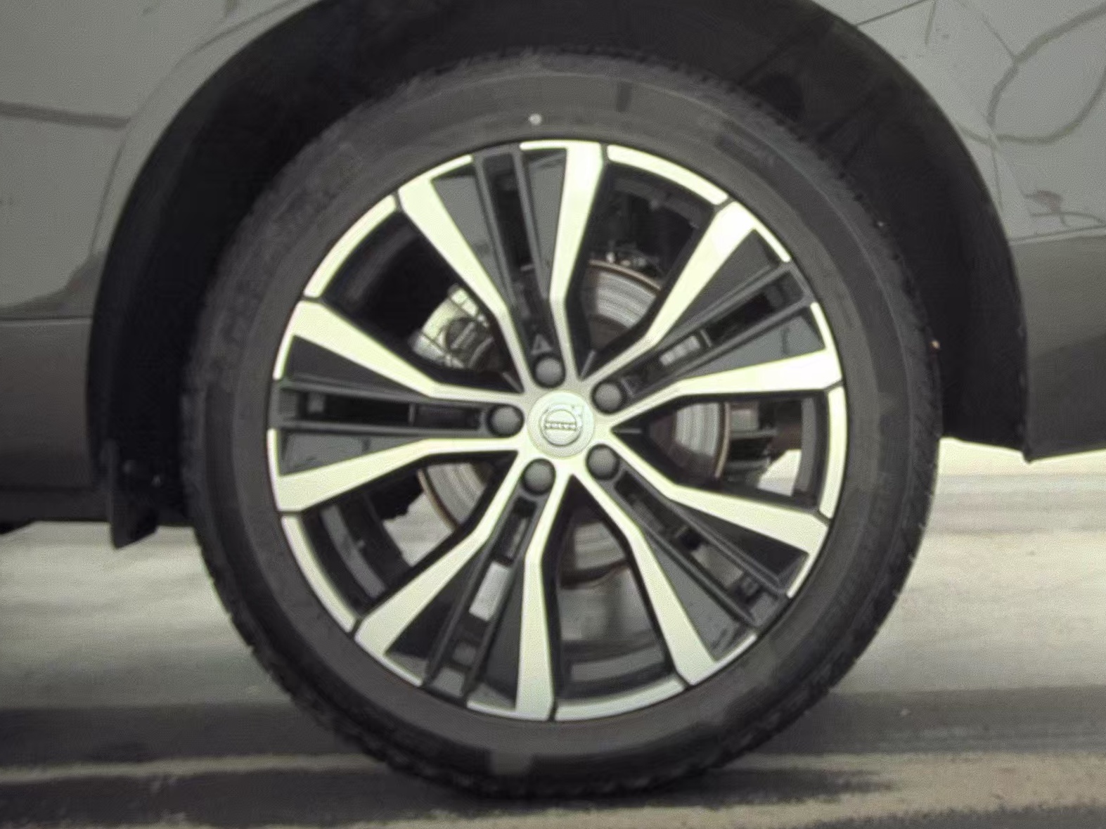 2025 Volvo XC60 B5 Plus AWD