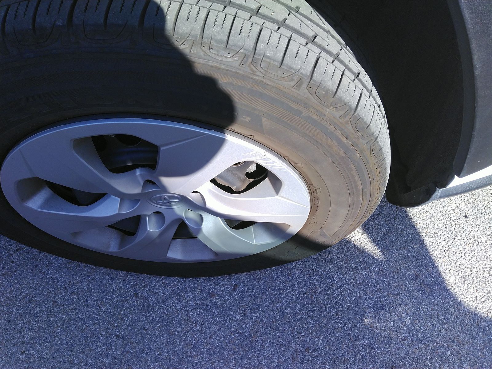 2025 Toyota RAV4 LE FWD