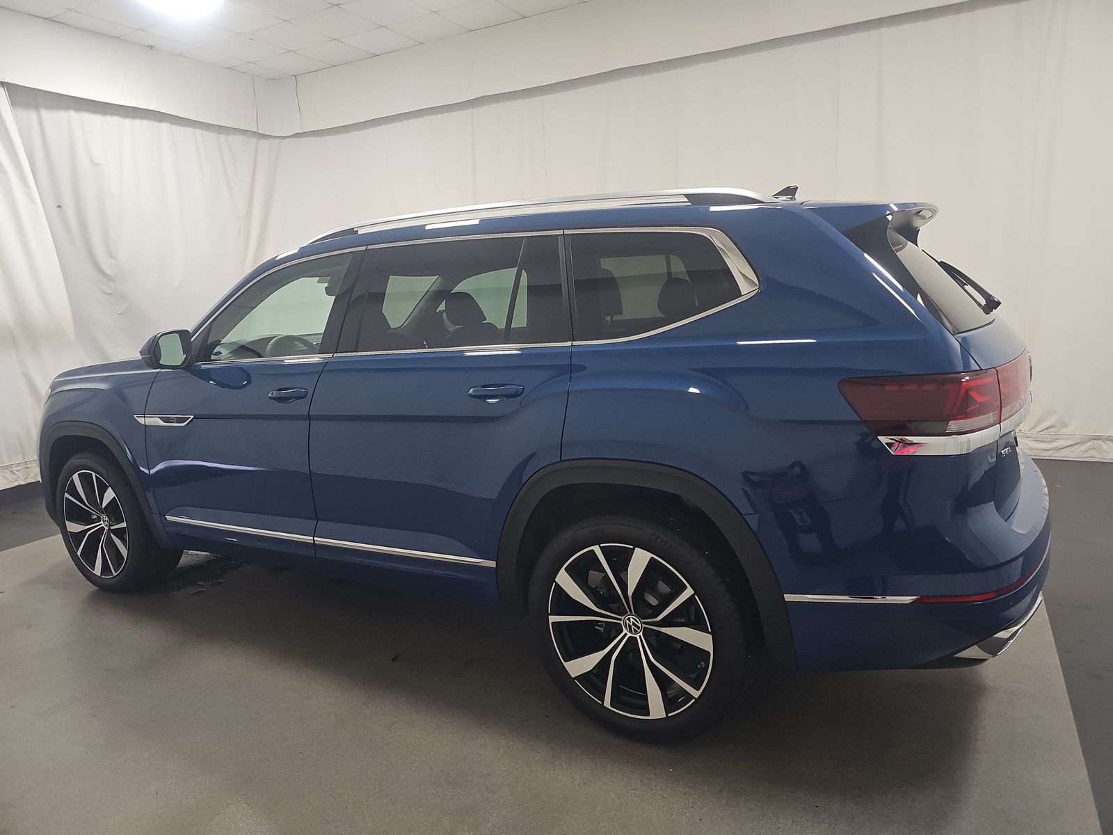 2025 Volkswagen Atlas 2.0T SEL Premium R-Line AWD