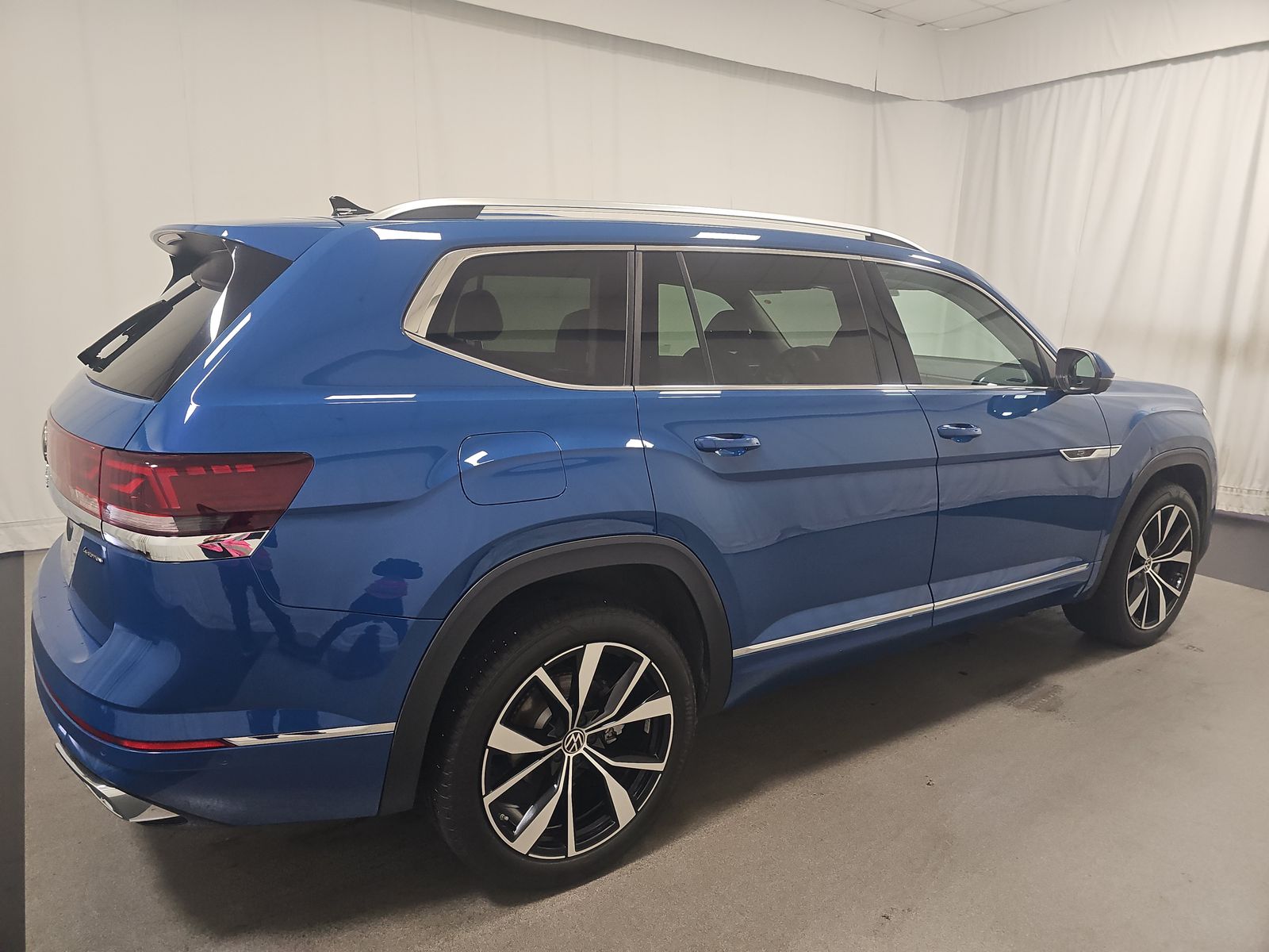 2025 Volkswagen Atlas 2.0T SEL Premium R-Line AWD