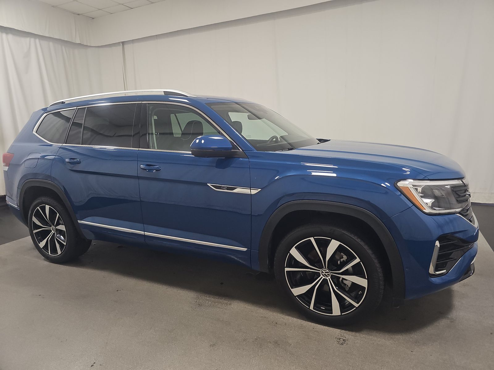 2025 Volkswagen Atlas 2.0T SEL Premium R-Line AWD