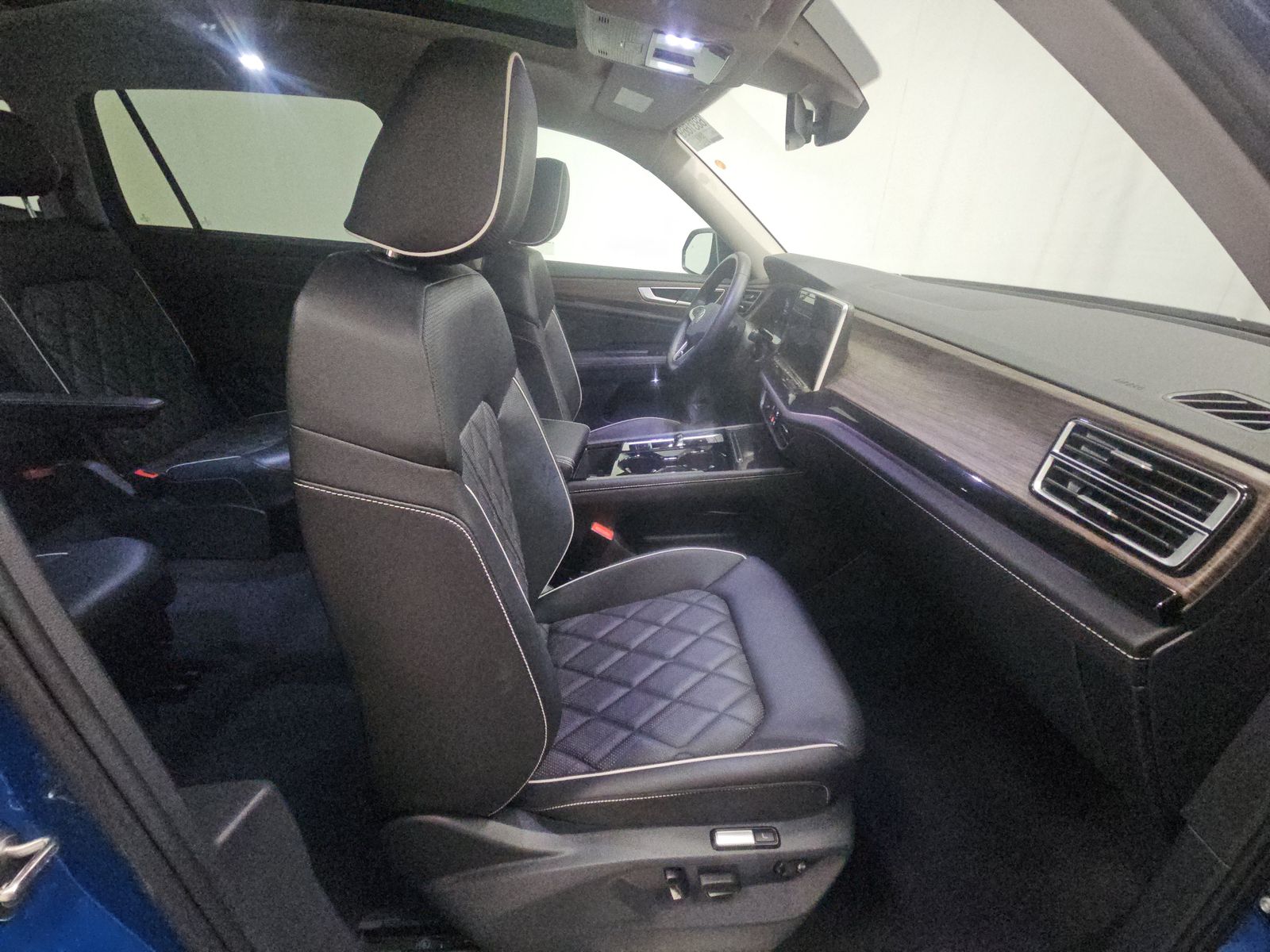 2025 Volkswagen Atlas 2.0T SEL Premium R-Line AWD