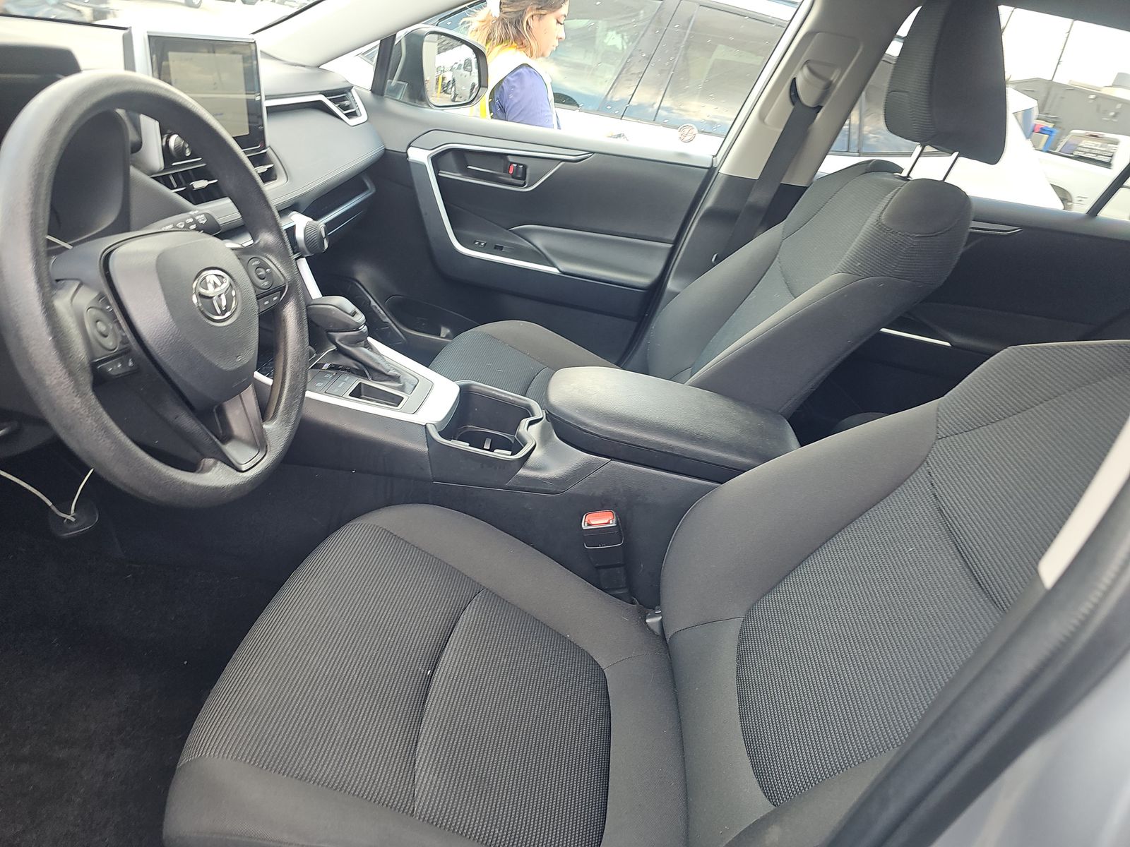 2025 Toyota RAV4 LE FWD