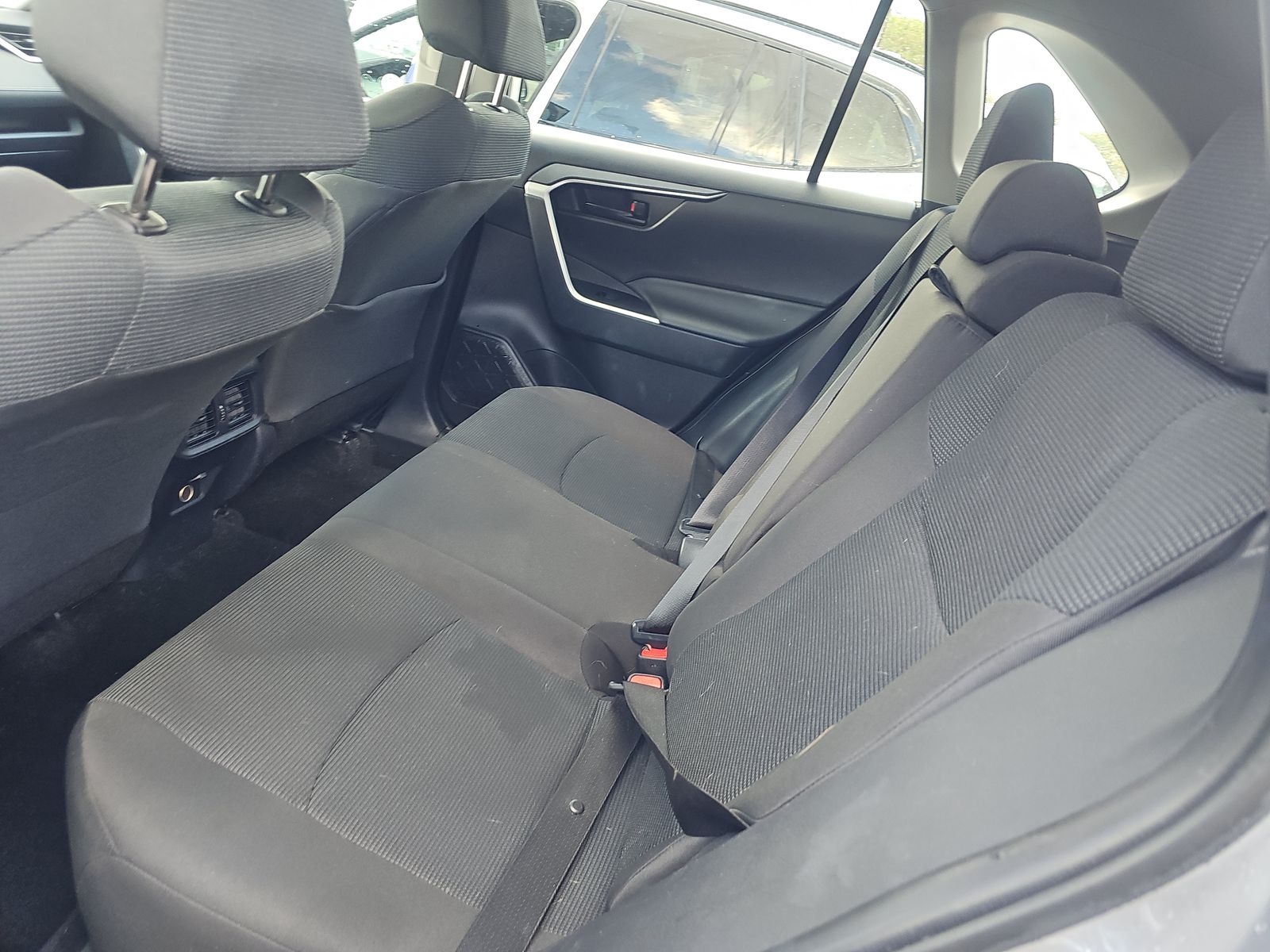 2025 Toyota RAV4 LE FWD