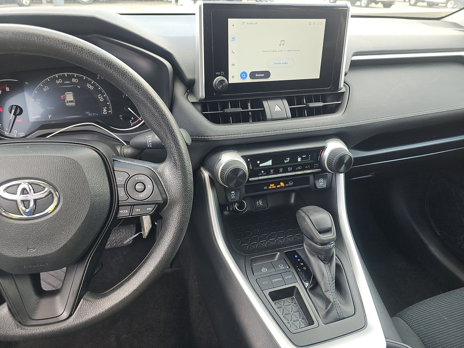 2025 Toyota RAV4 LE FWD