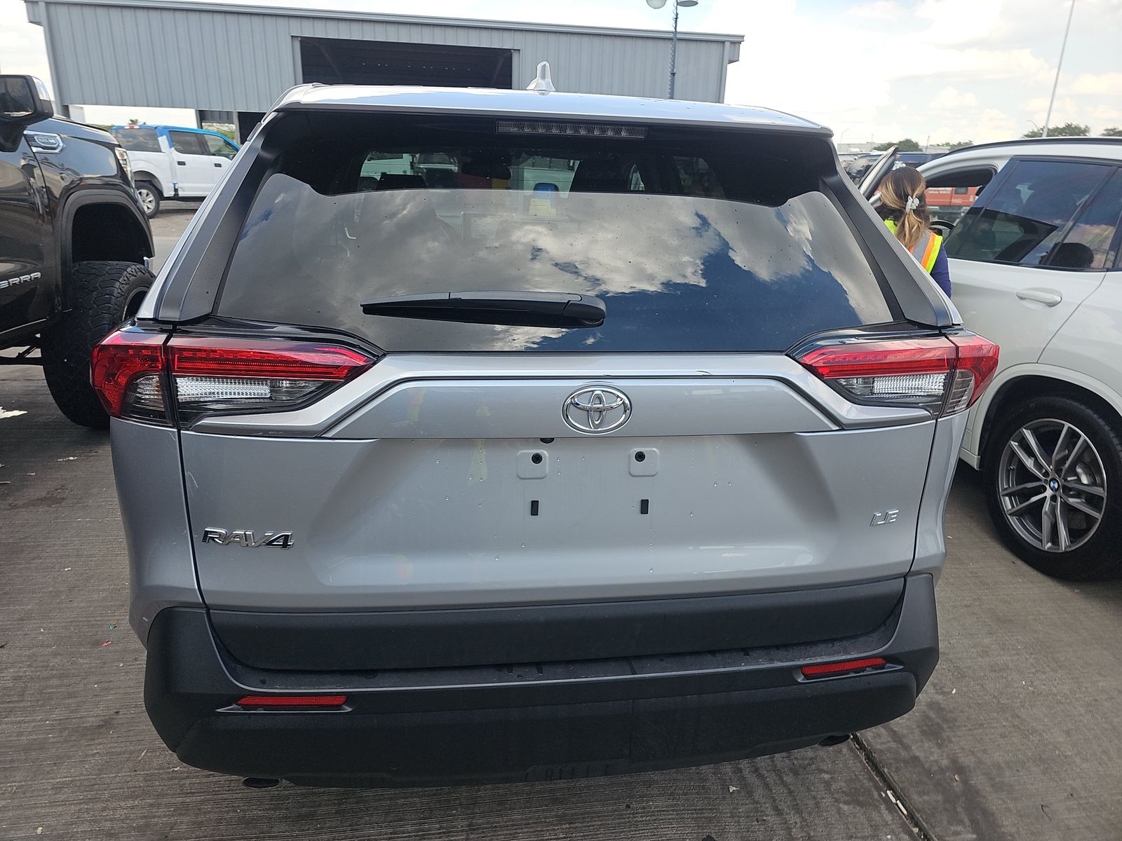 2025 Toyota RAV4 LE FWD