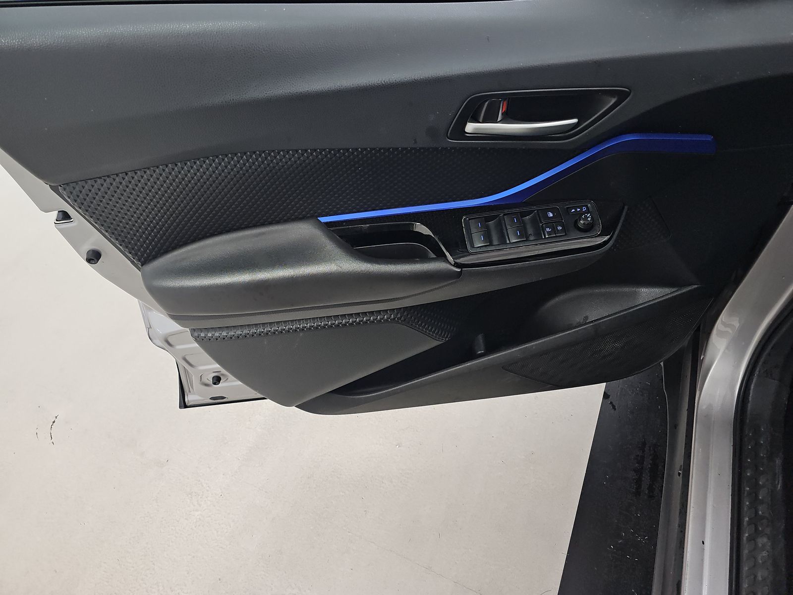 2020 Toyota C-HR XLE FWD