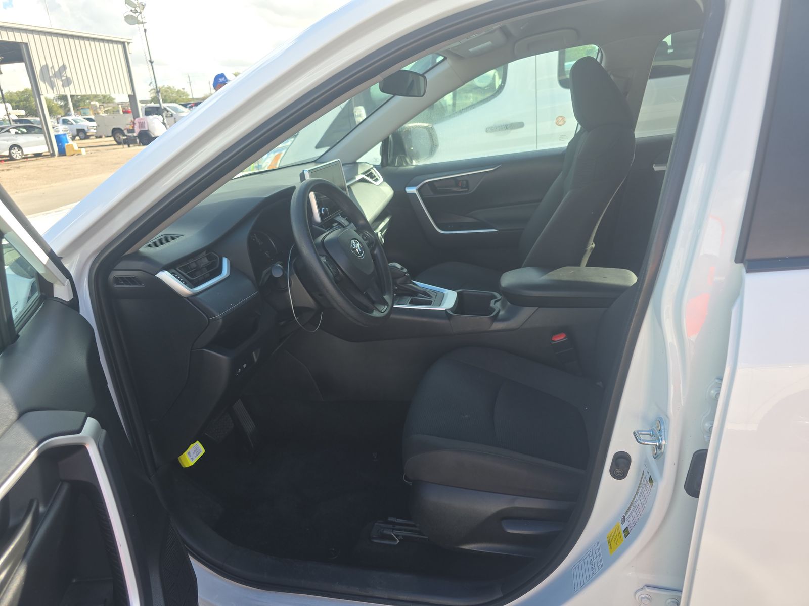 2025 Toyota RAV4 LE FWD