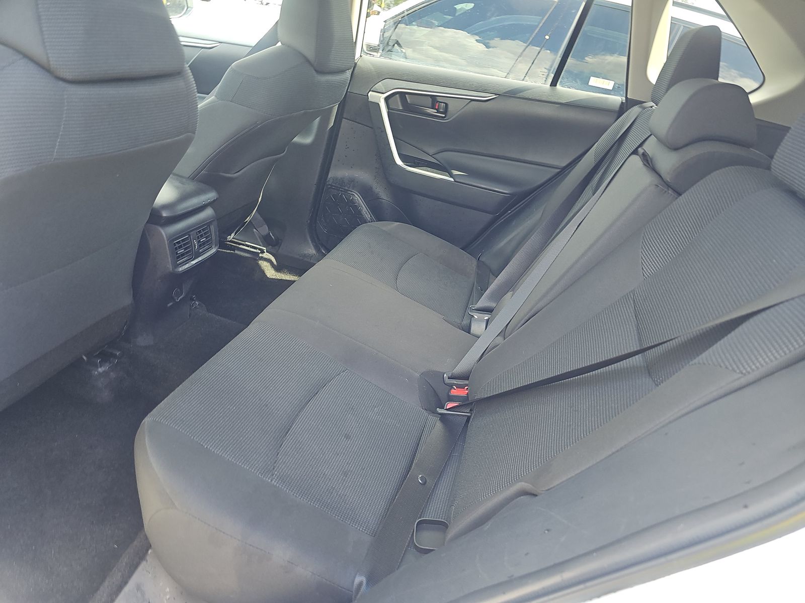 2025 Toyota RAV4 LE FWD