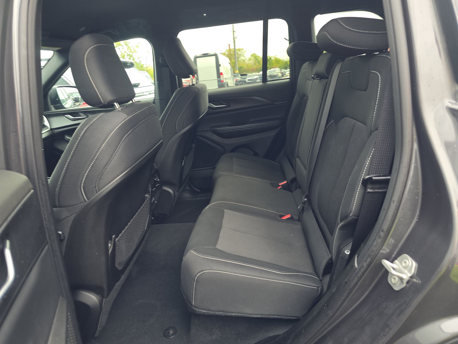 2024 Jeep Grand Cherokee Laredo AWD