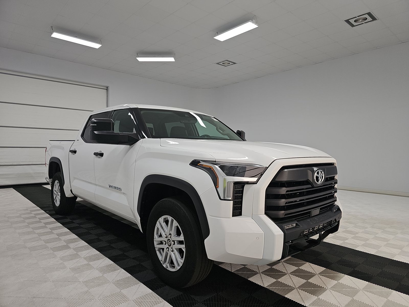 2022 Toyota Tundra SR5 AWD