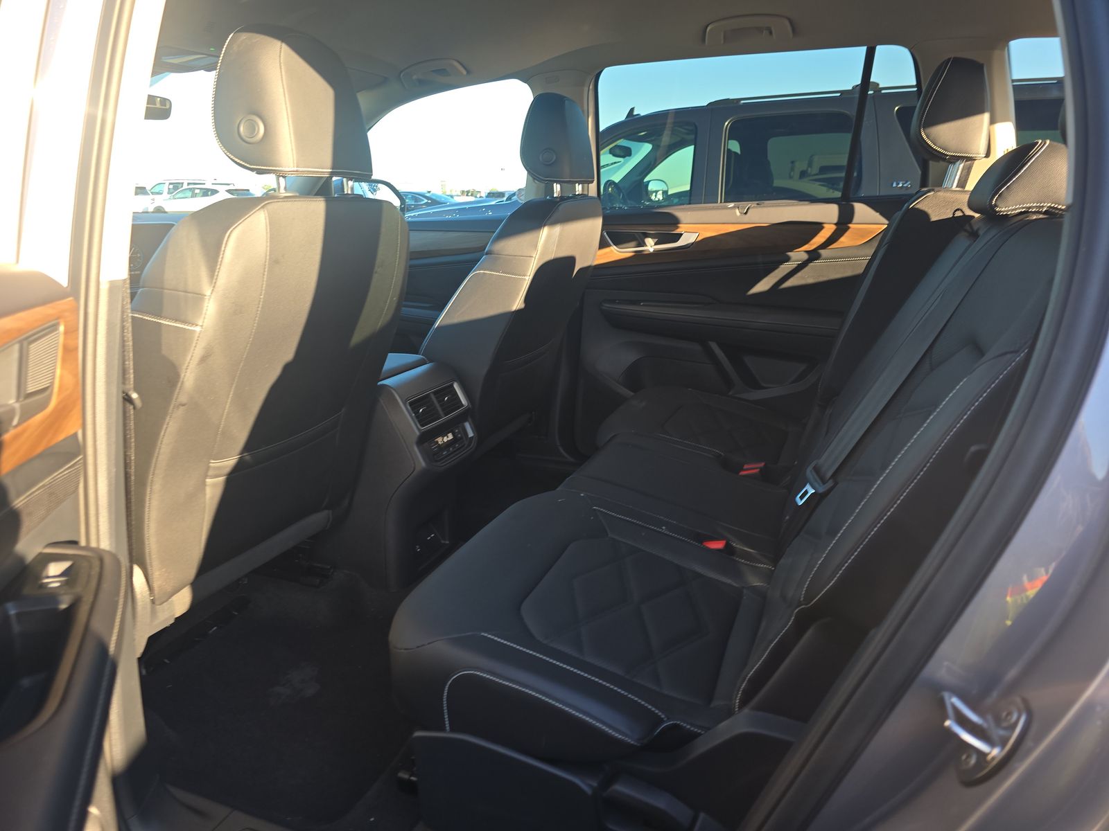 2025 Volkswagen Atlas 2.0T SE FWD