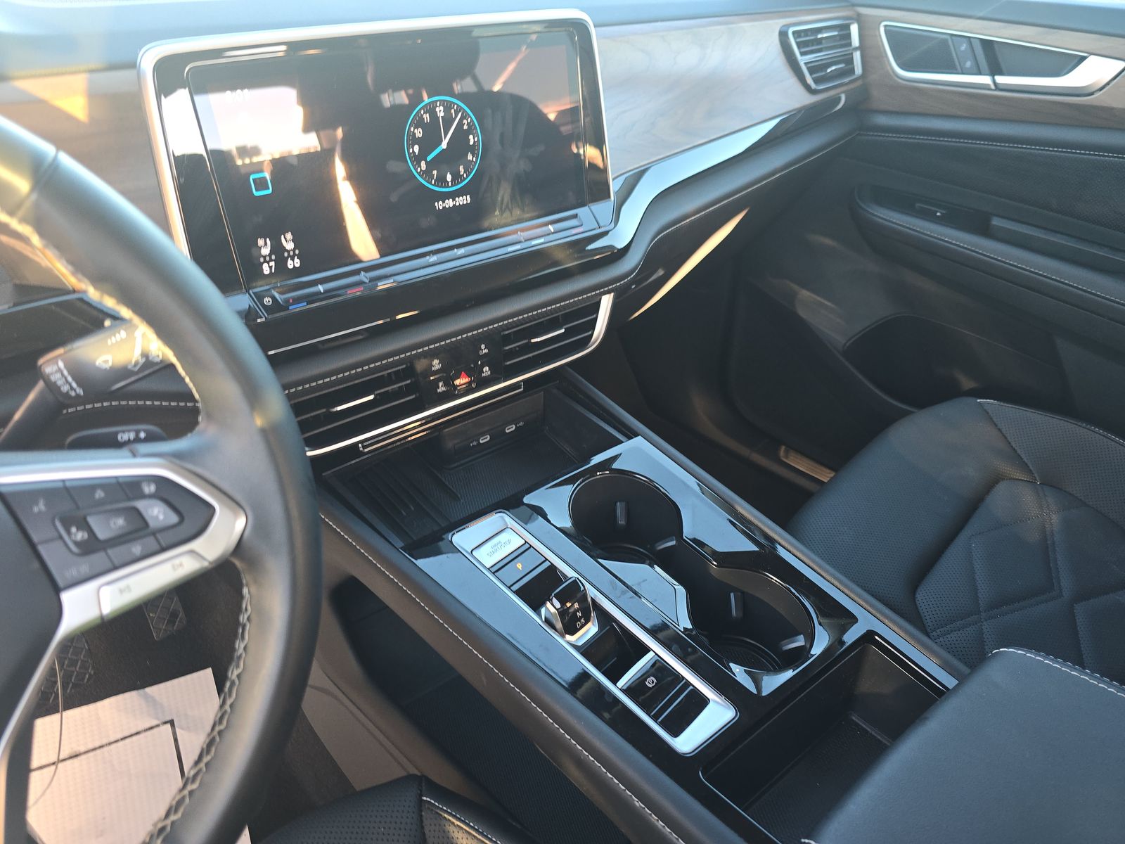 2025 Volkswagen Atlas 2.0T SE FWD