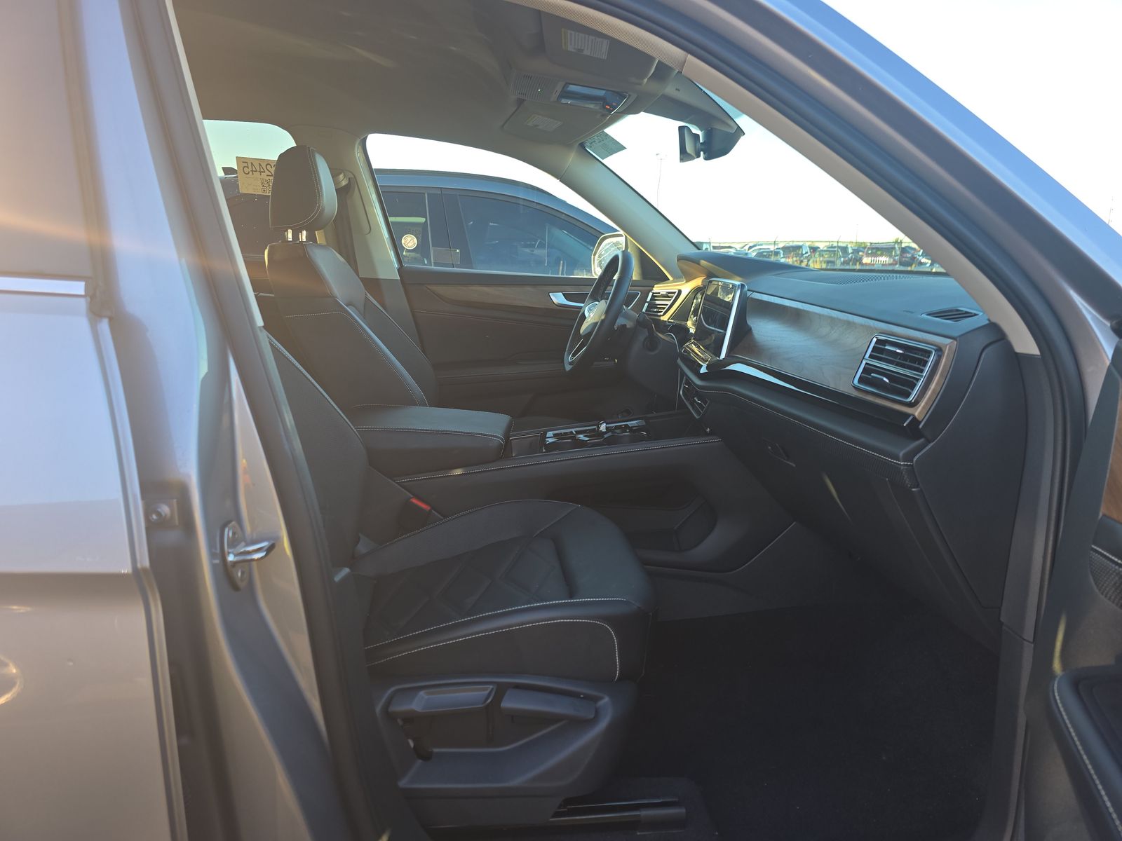 2025 Volkswagen Atlas 2.0T SE FWD