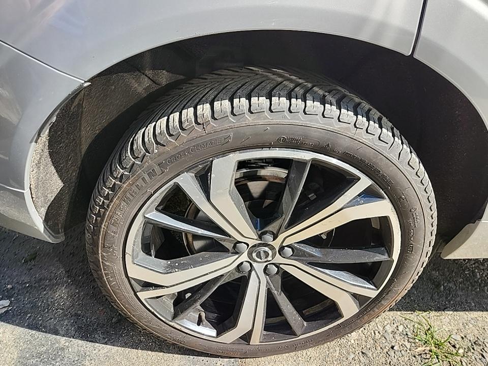 2022 Volvo XC60 Recharge T8 R-Design AWD