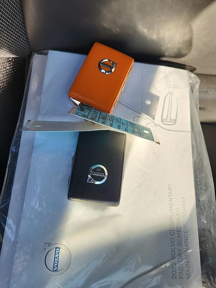 2022 Volvo XC60 Recharge T8 R-Design AWD