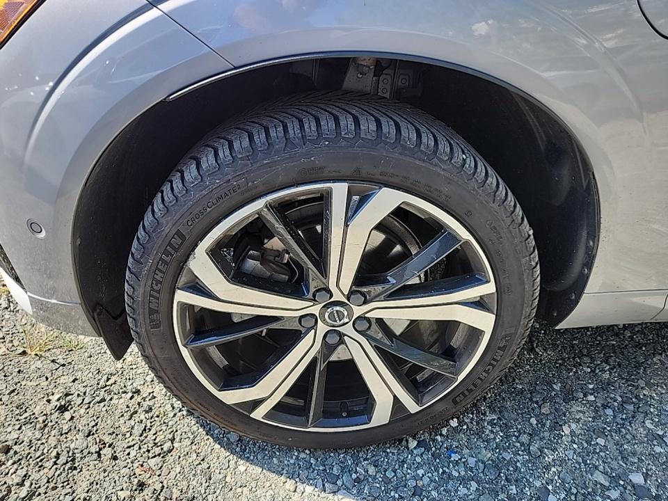 2022 Volvo XC60 Recharge T8 R-Design AWD