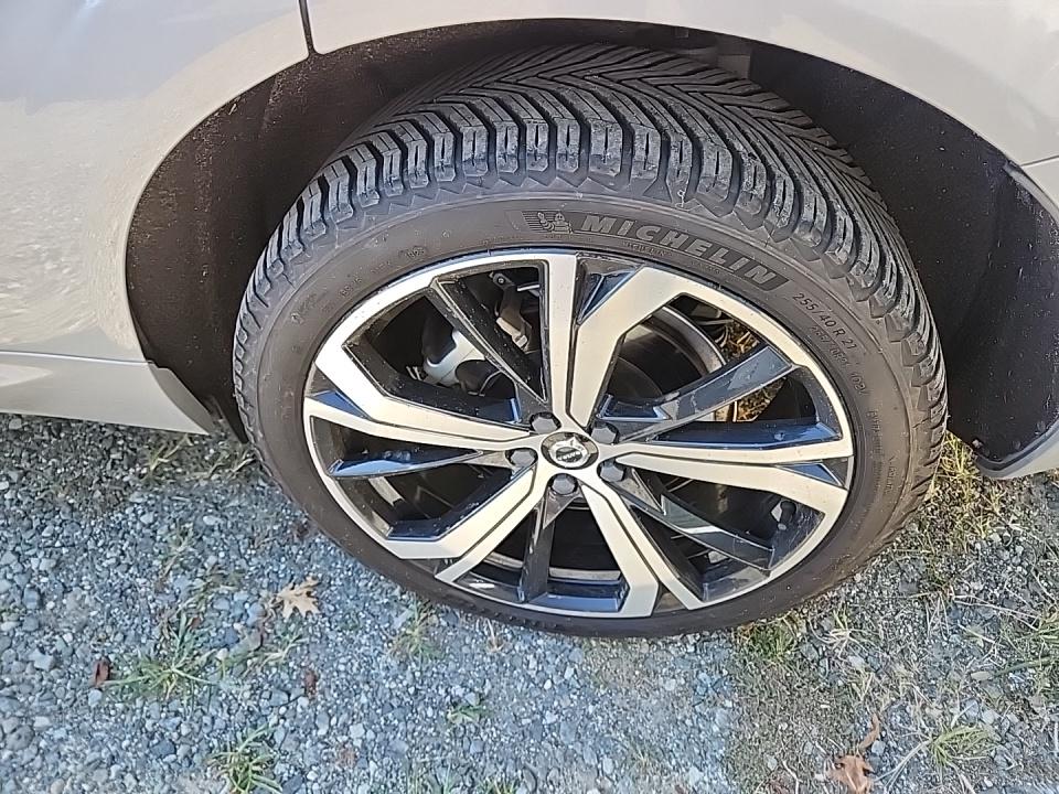 2022 Volvo XC60 Recharge T8 R-Design AWD