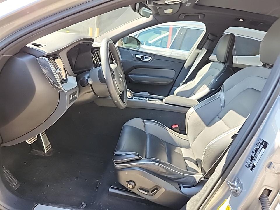 2022 Volvo XC60 Recharge T8 R-Design AWD