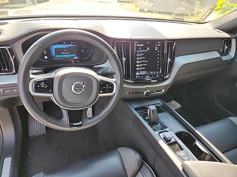 2022 Volvo XC60 Recharge T8 R-Design AWD