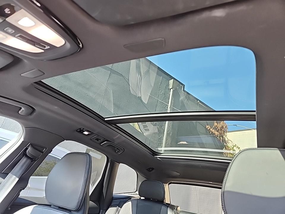 2022 Volvo XC60 Recharge T8 R-Design AWD