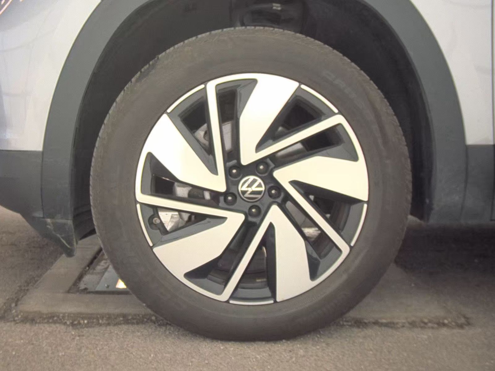 2025 Volkswagen Atlas 2.0T SE FWD