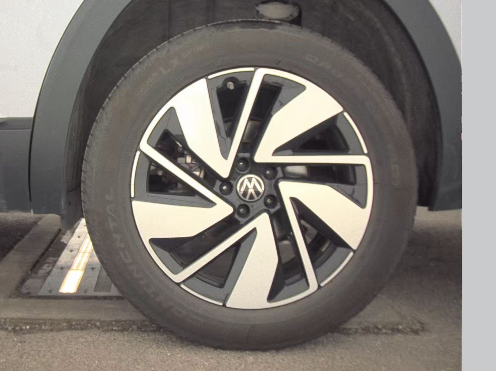 2025 Volkswagen Atlas 2.0T SE FWD