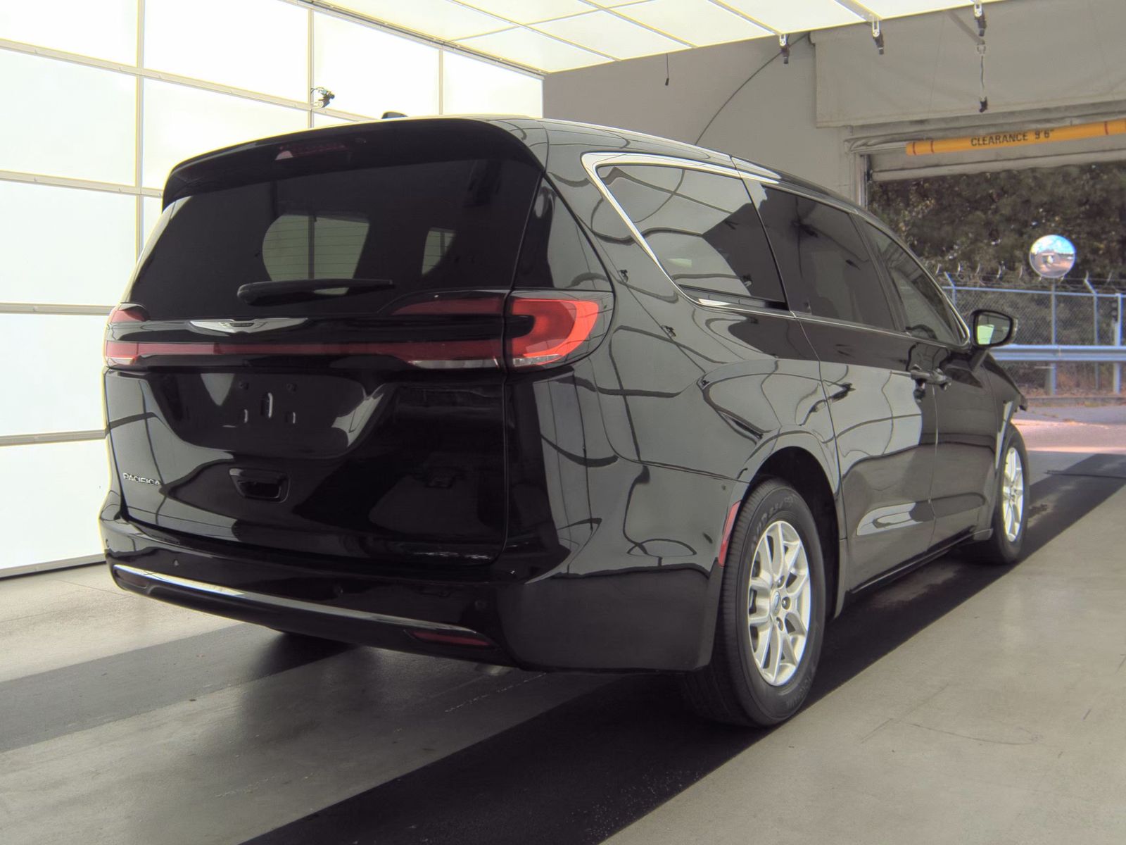 2025 Chrysler Pacifica Select FWD