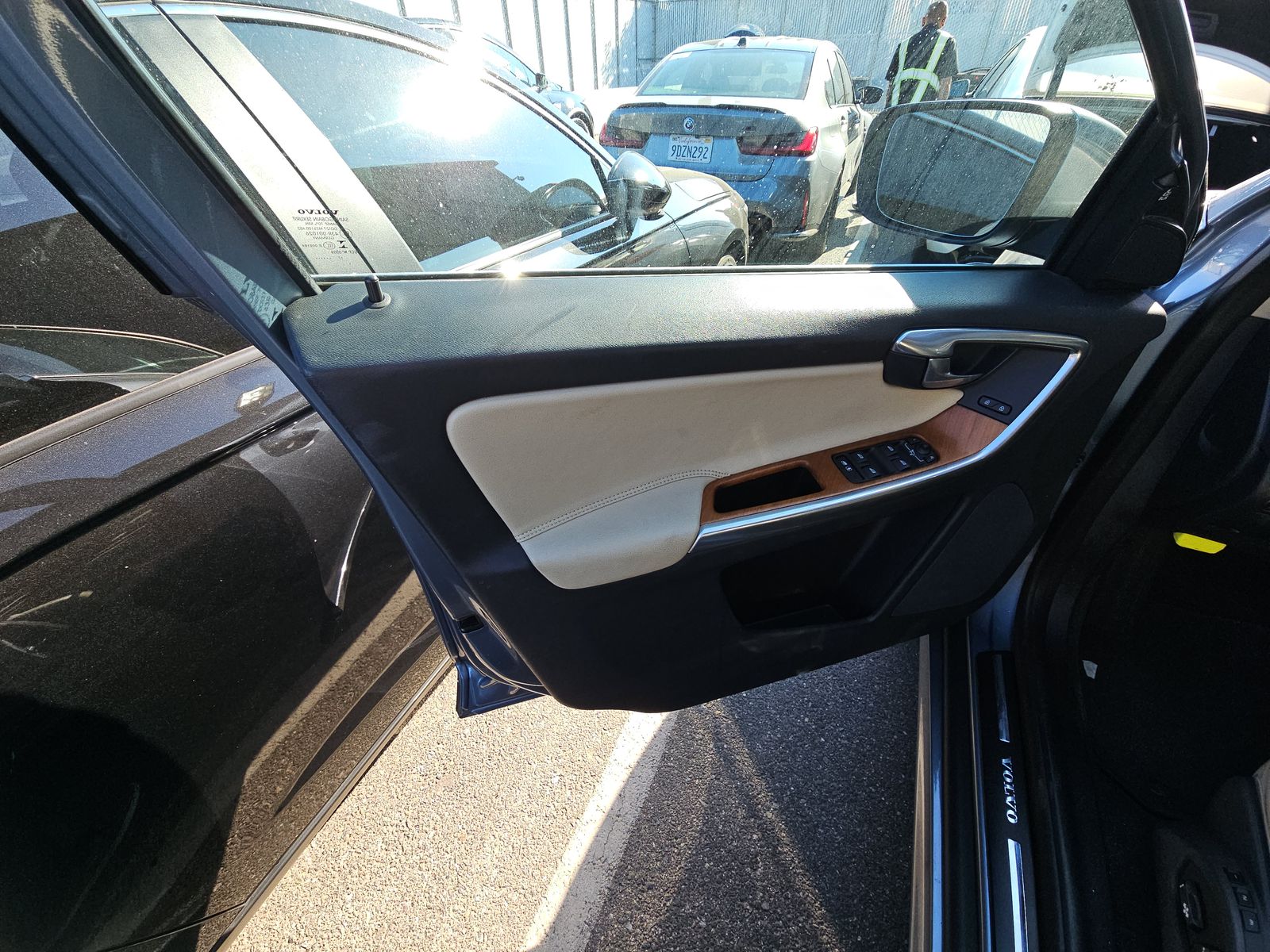 2017 Volvo XC60 T5 Inscription FWD