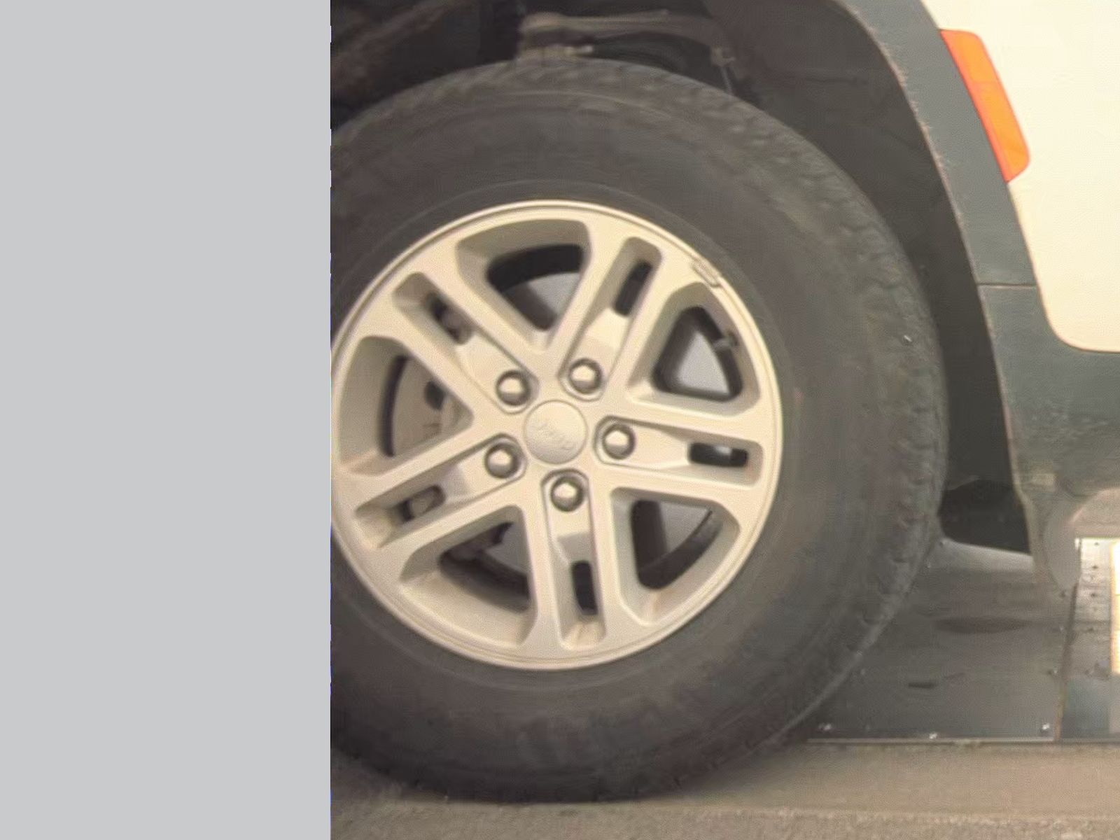 2024 Jeep Grand Cherokee Laredo AWD