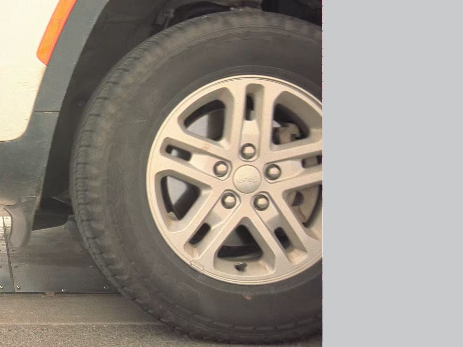 2024 Jeep Grand Cherokee Laredo AWD