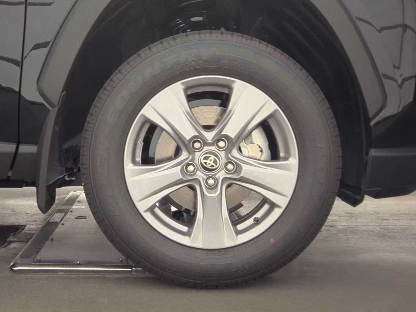 2025 Toyota RAV4 XLE FWD