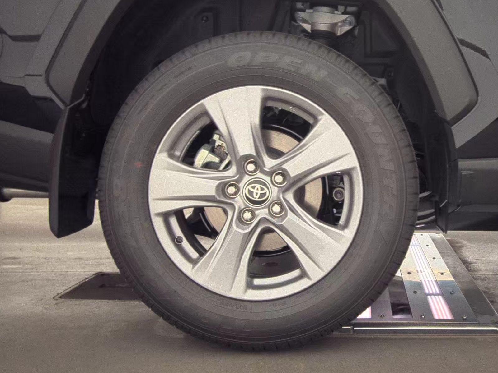 2025 Toyota RAV4 XLE FWD