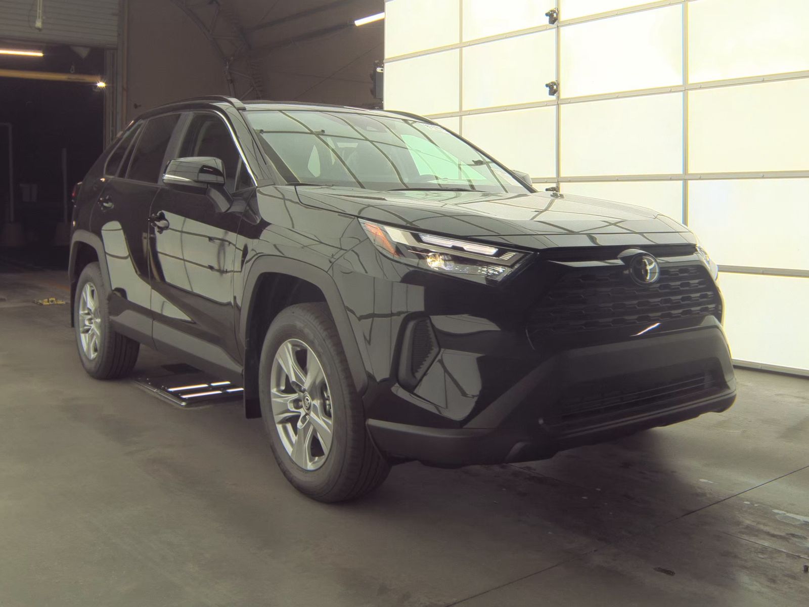 2025 Toyota RAV4 XLE FWD