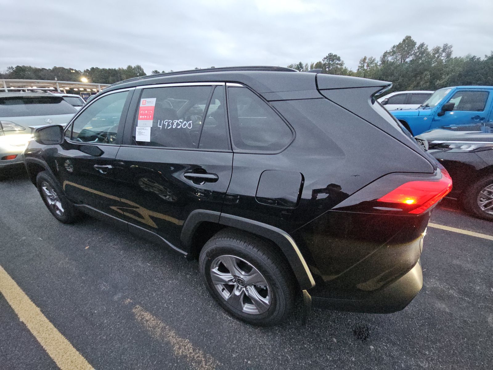 2025 Toyota RAV4 XLE FWD