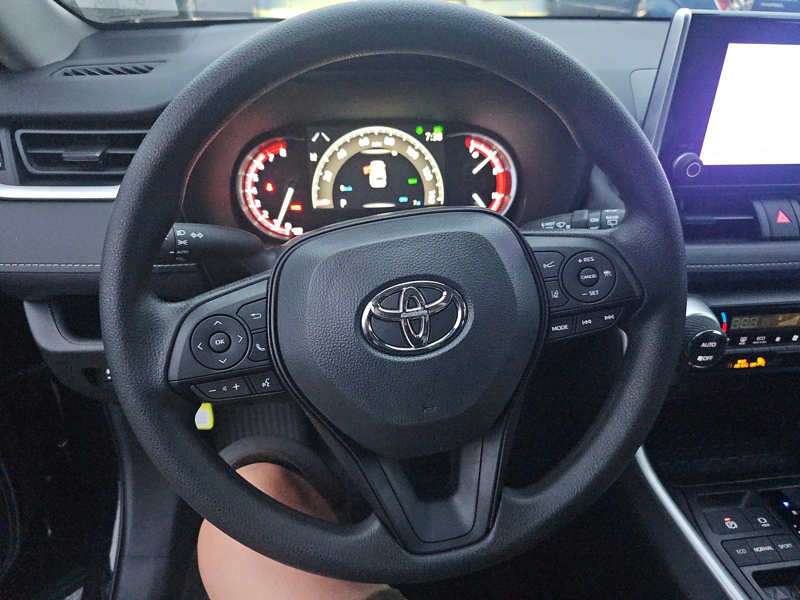 2025 Toyota RAV4 XLE FWD