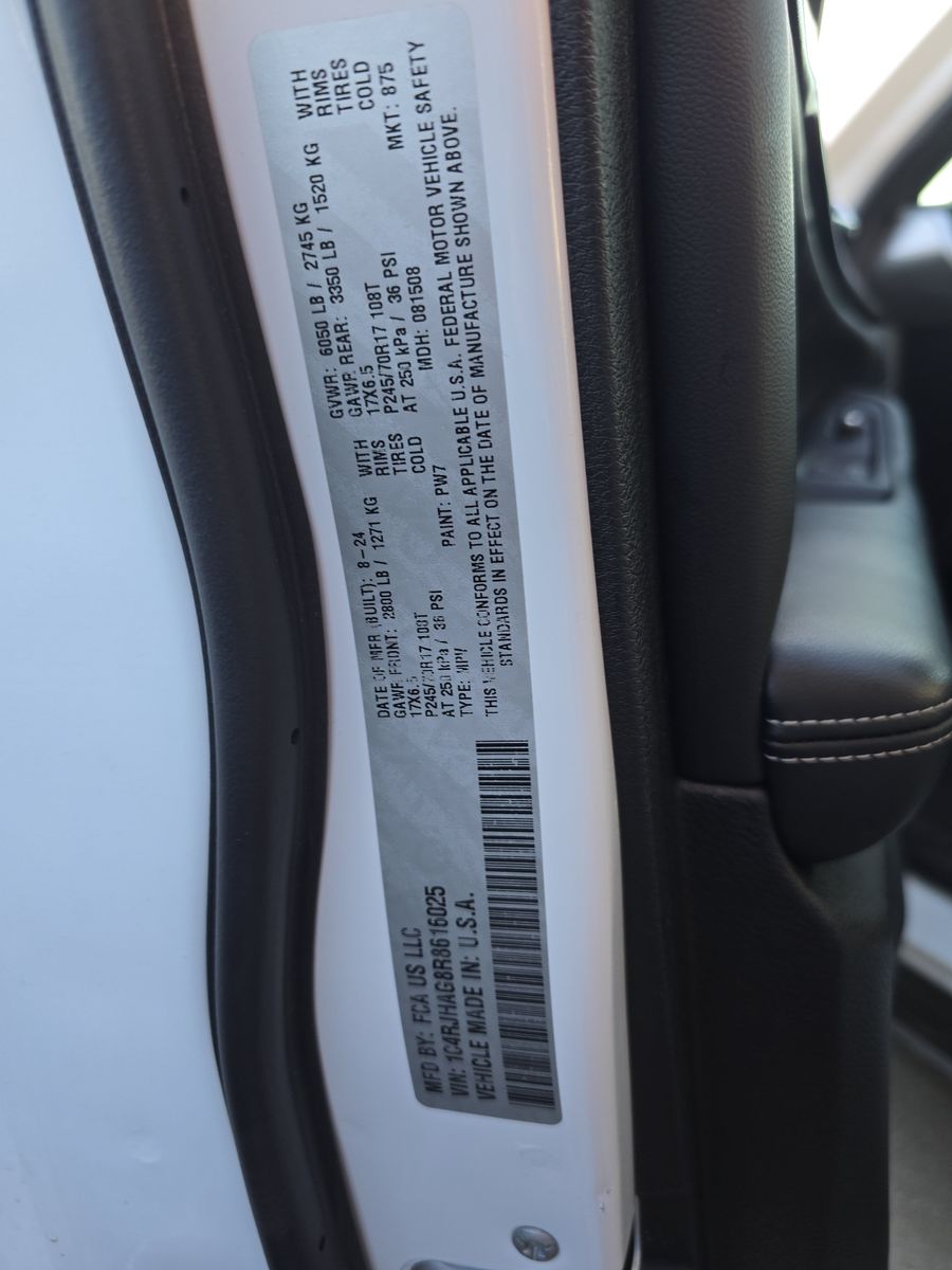 2024 Jeep Grand Cherokee Laredo AWD