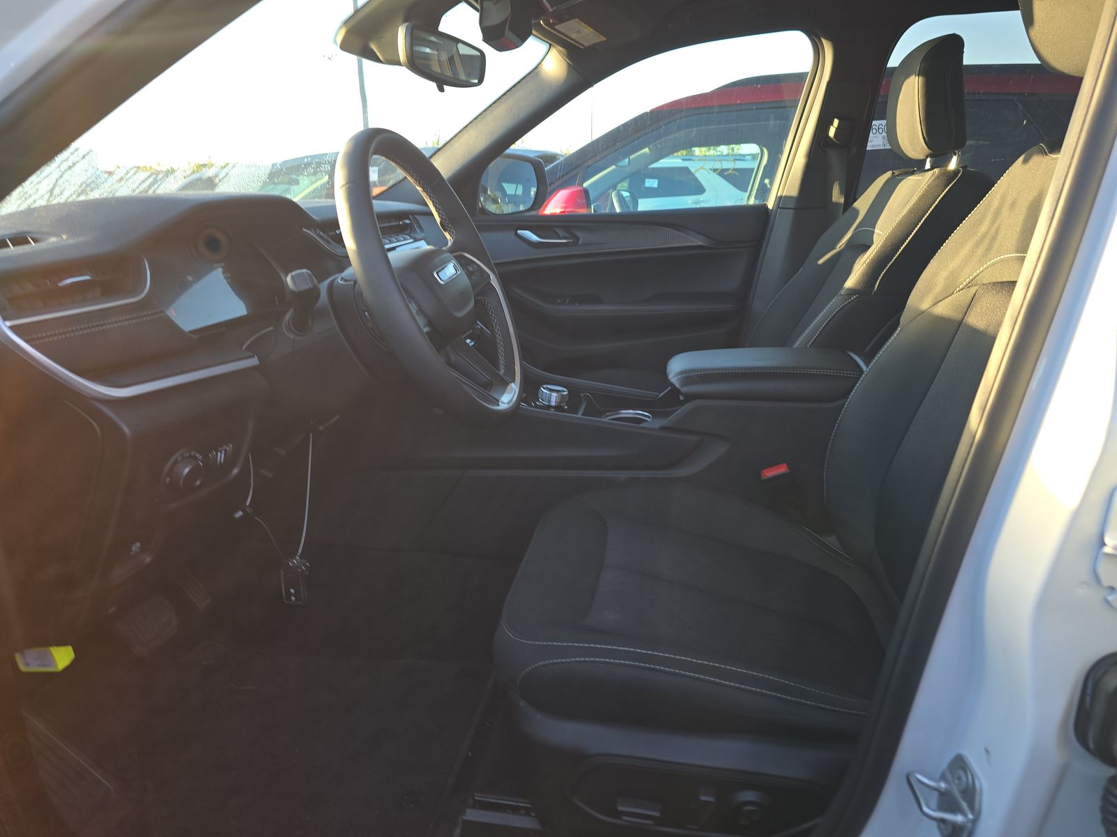 2024 Jeep Grand Cherokee Laredo AWD