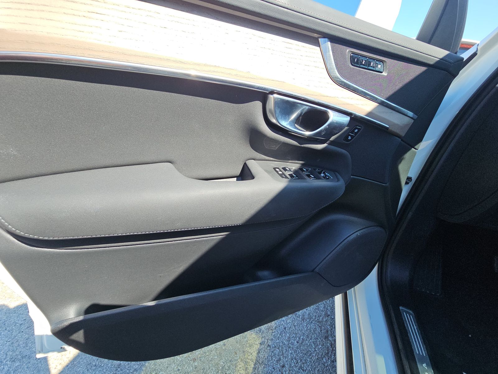 2025 Volvo XC90 B6 Plus AWD