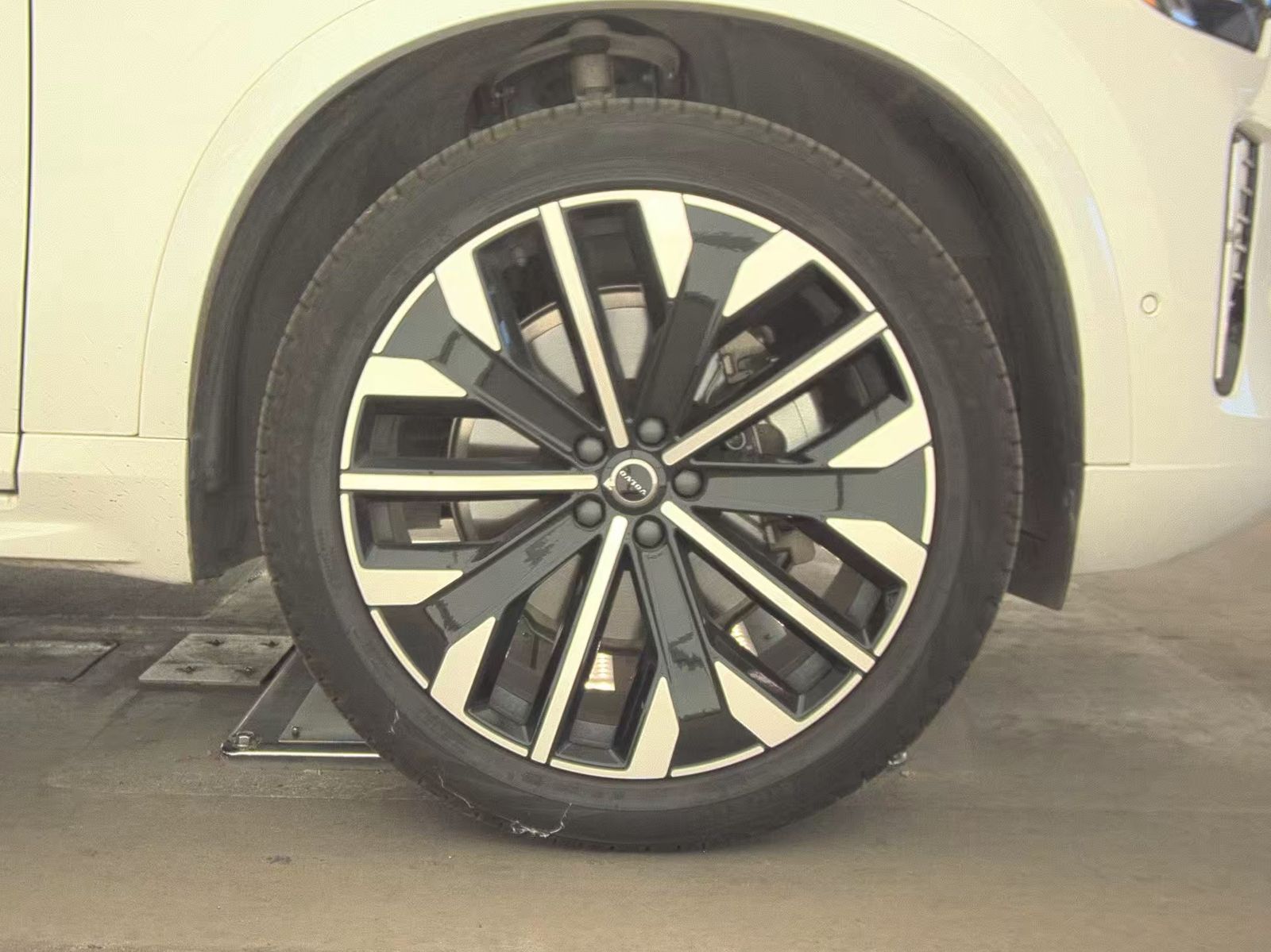 2025 Volvo XC90 B6 Plus AWD