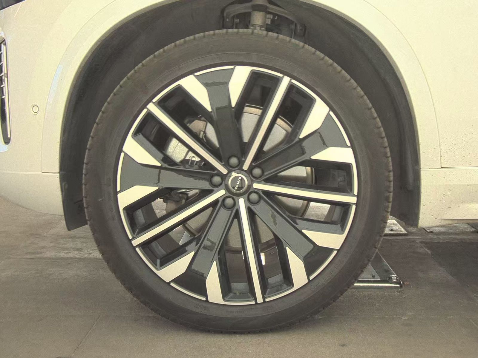 2025 Volvo XC90 B6 Plus AWD