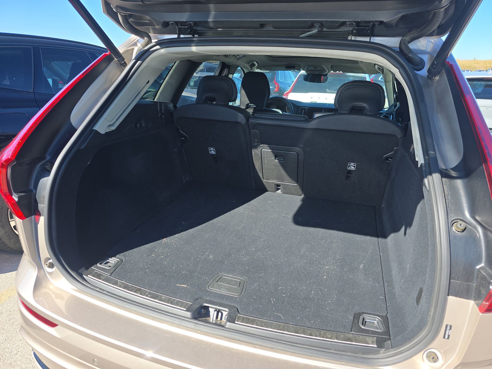 2025 Volvo XC60 B5 Plus AWD