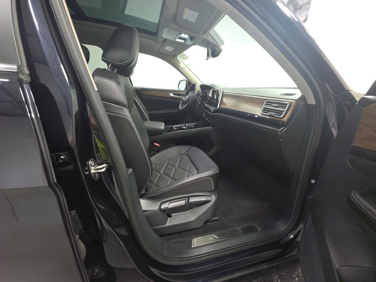 2024 Volkswagen Atlas 2.0T SE FWD