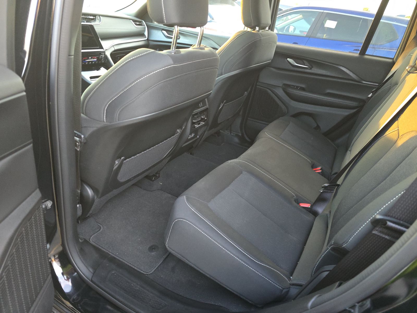 2024 Jeep Grand Cherokee Laredo AWD