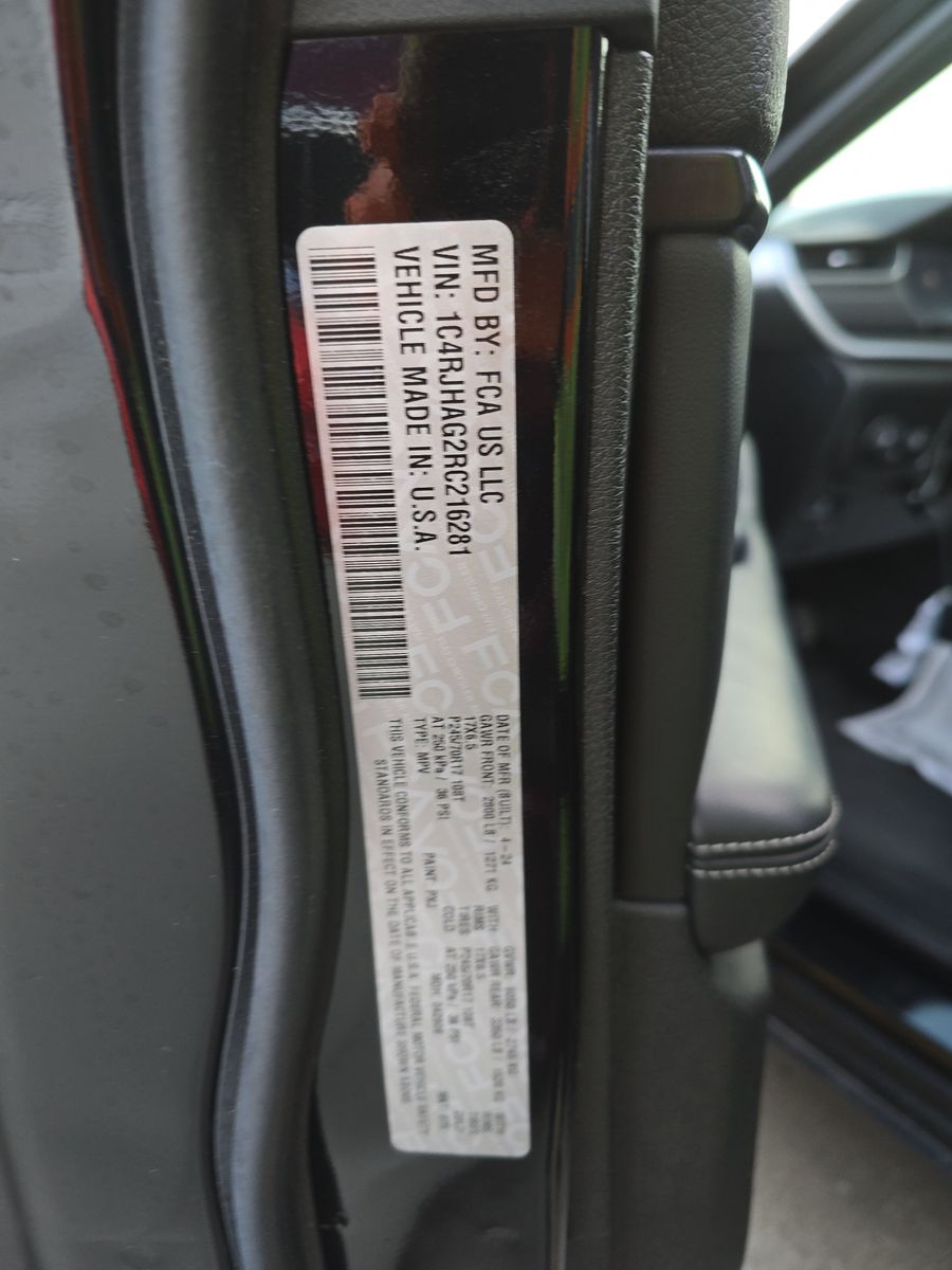 2024 Jeep Grand Cherokee Laredo AWD