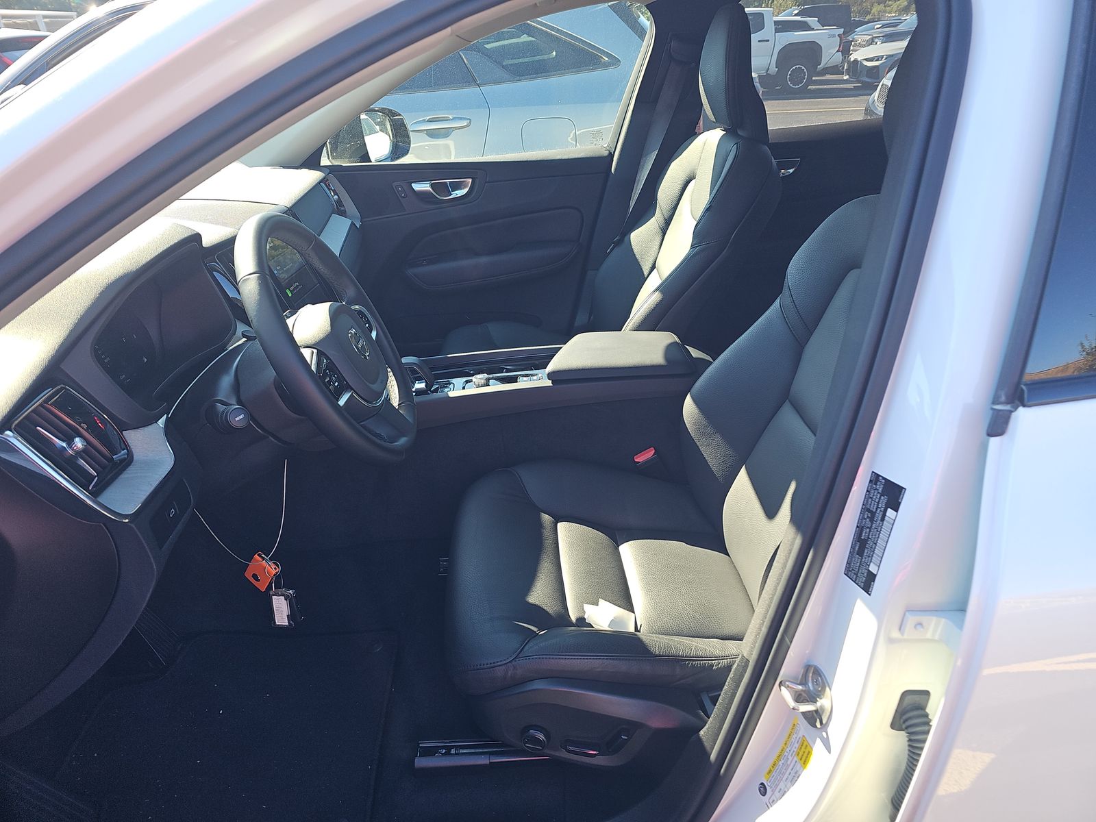 2025 Volvo XC60 B5 Plus AWD