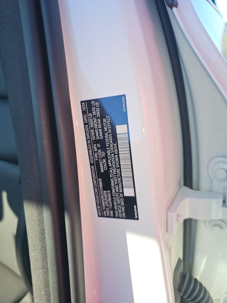 2025 Volvo XC60 B5 Plus AWD